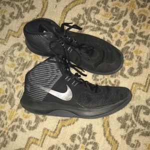 Men’s black nike basketball shoes